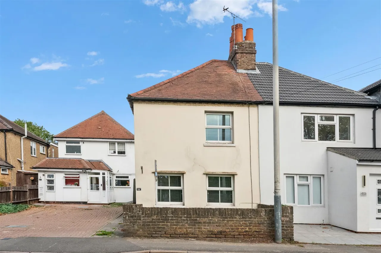 2 bed house for sale, Harlington Road, Uxbridge