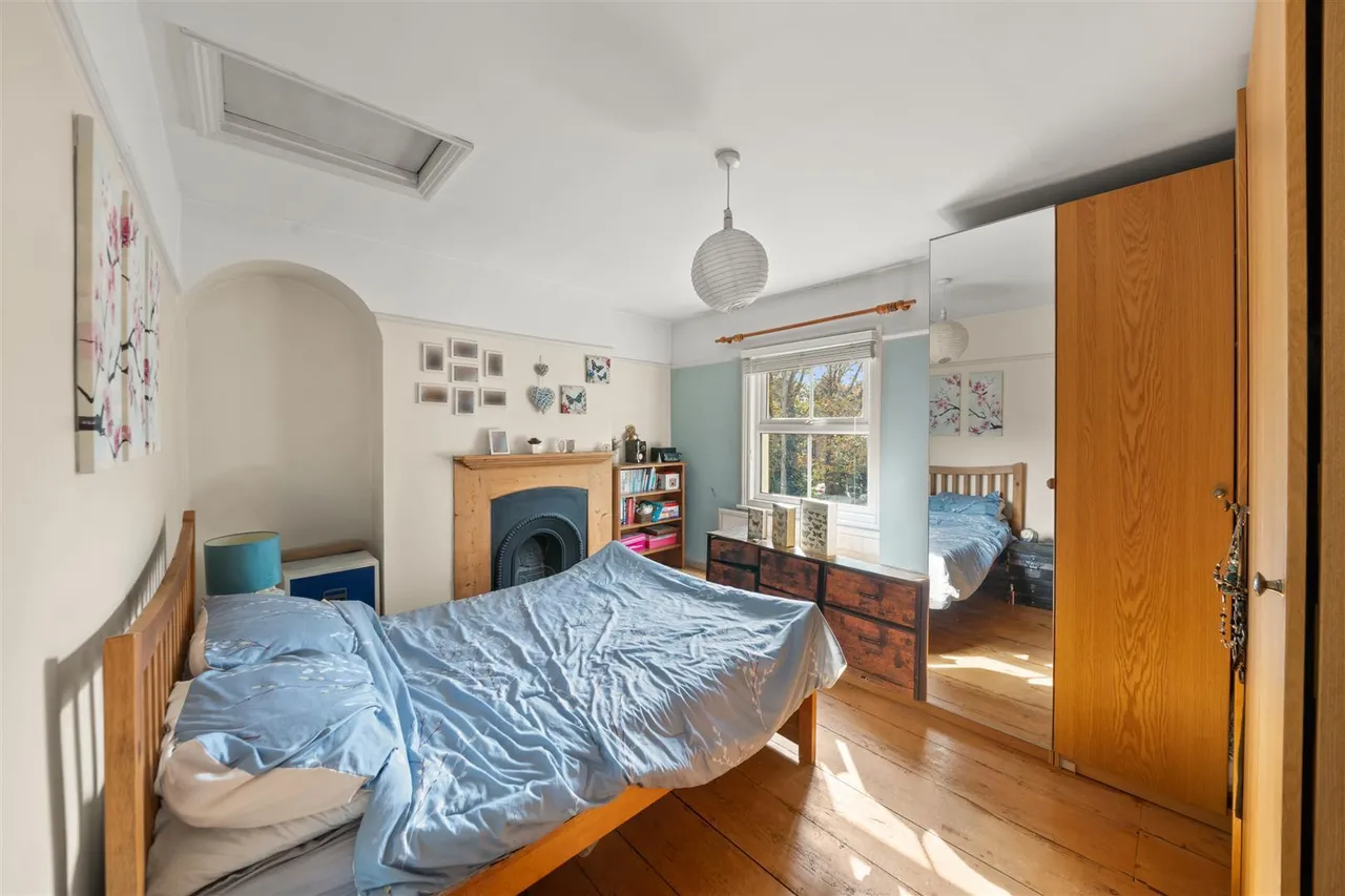Harlington Road, Uxbridge, photo 9