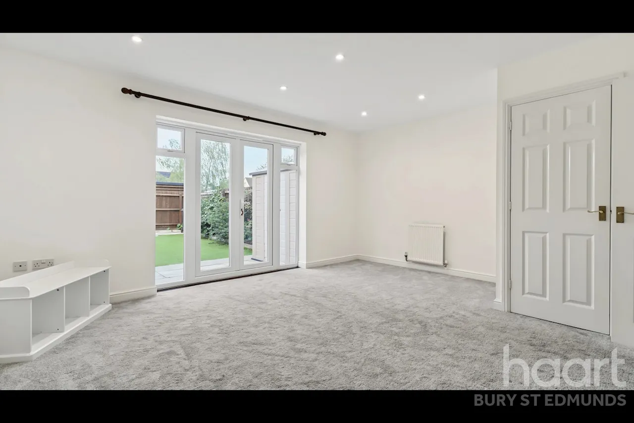 Turnstone Drive, Bury St Edmunds, IP32, photo 2