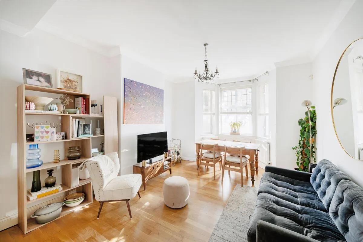 3 bed flat for sale, Glenmore Road, London, NW3