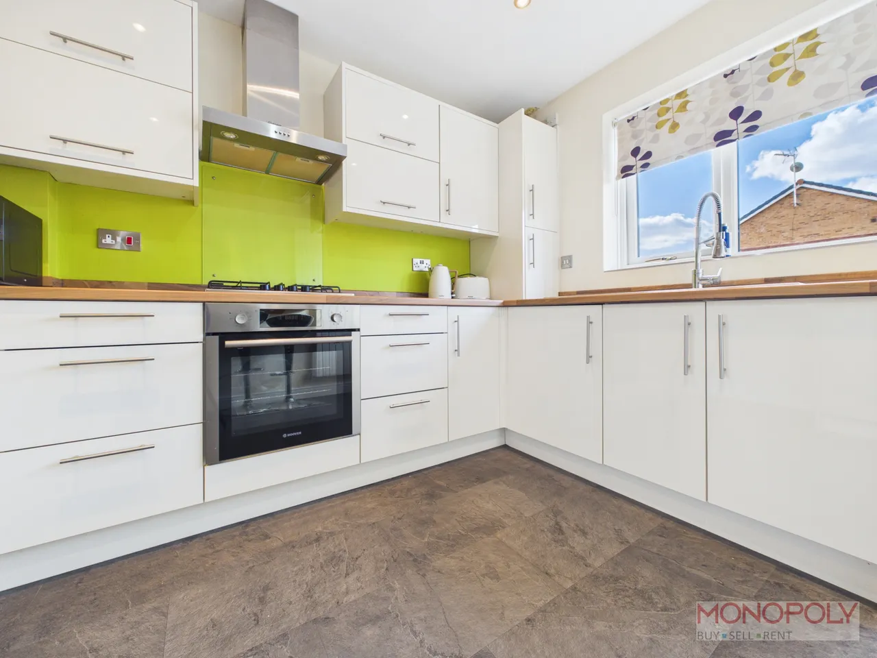 Taunton Way, Llwyn Onn Park, LL13, photo 3