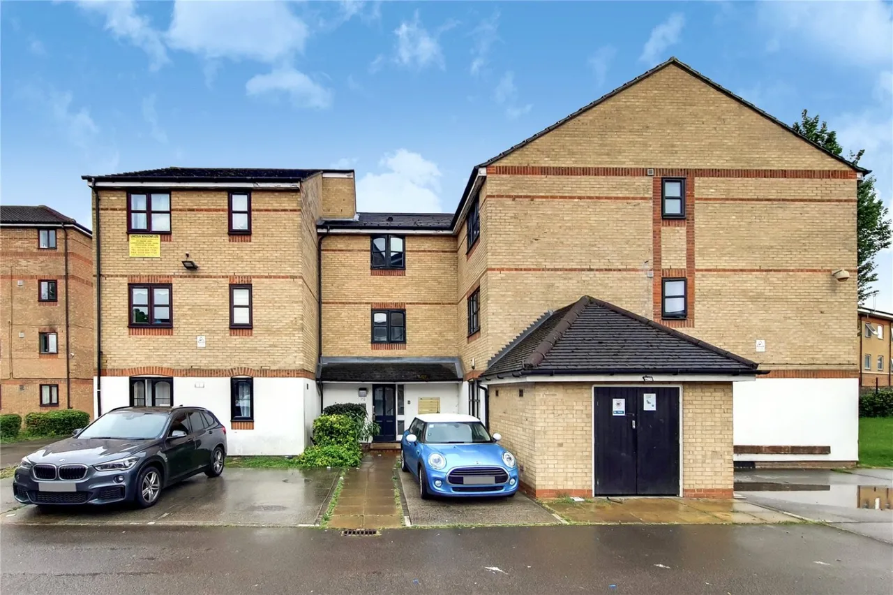 1 bed flat to rent, Cherry Blossom Close, Palmers Green, N13