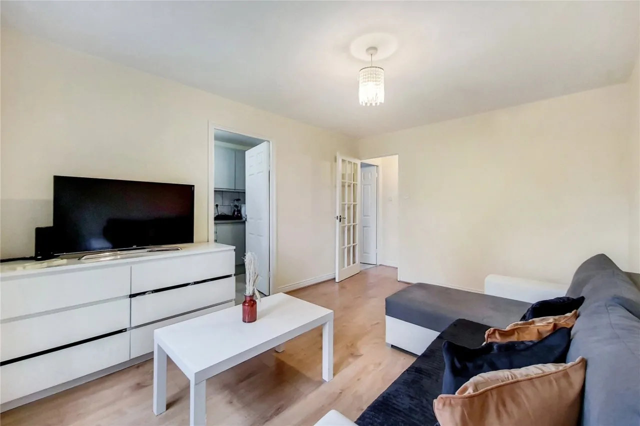 Cherry Blossom Close, Palmers Green, N13, photo 5