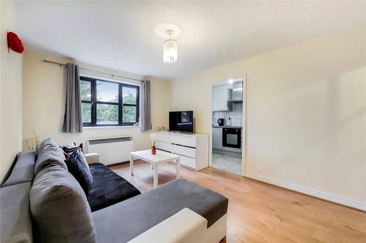 Cherry Blossom Close, Palmers Green, N13, photo 4