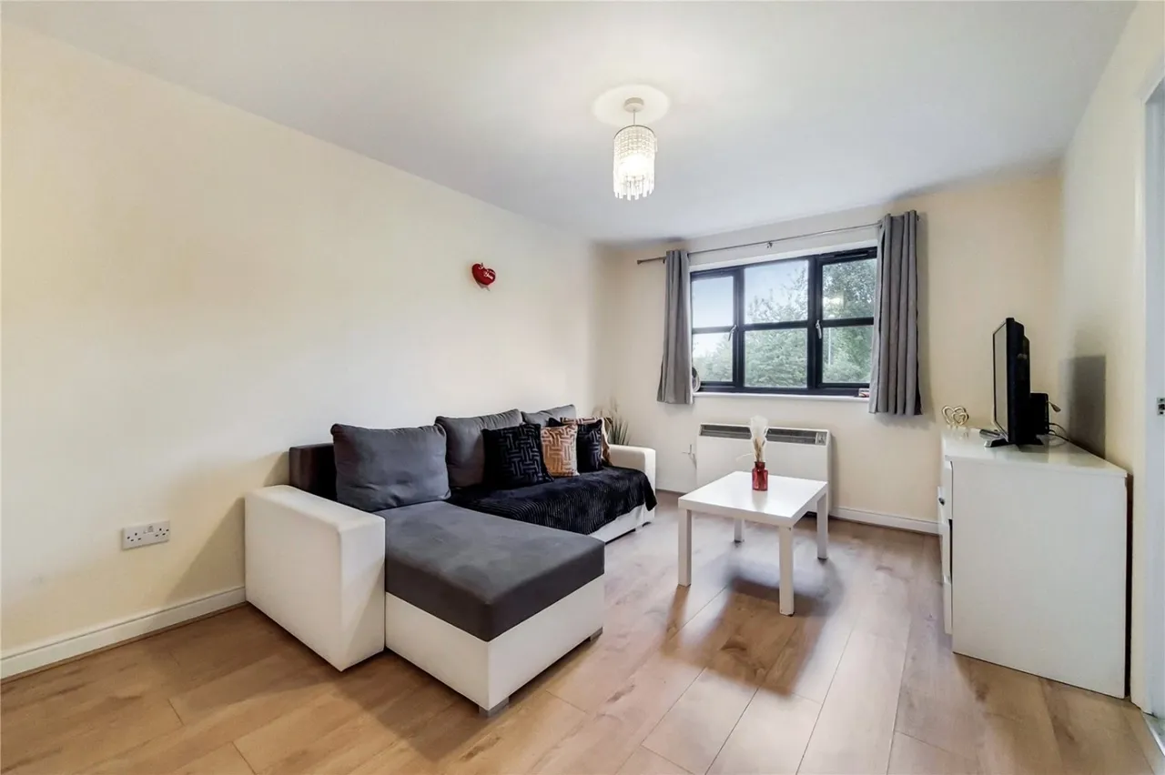 Cherry Blossom Close, Palmers Green, N13, photo 6