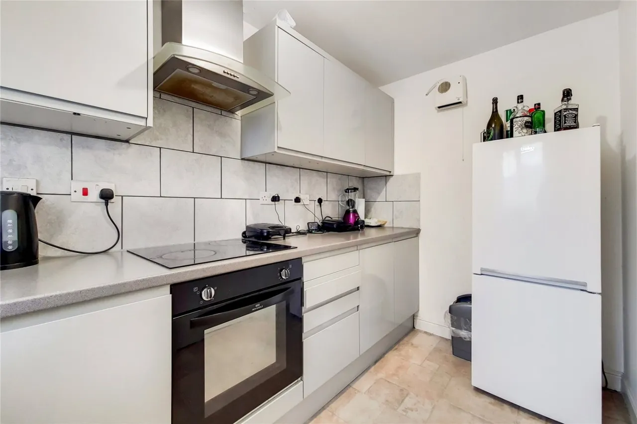 Cherry Blossom Close, Palmers Green, N13, photo 8