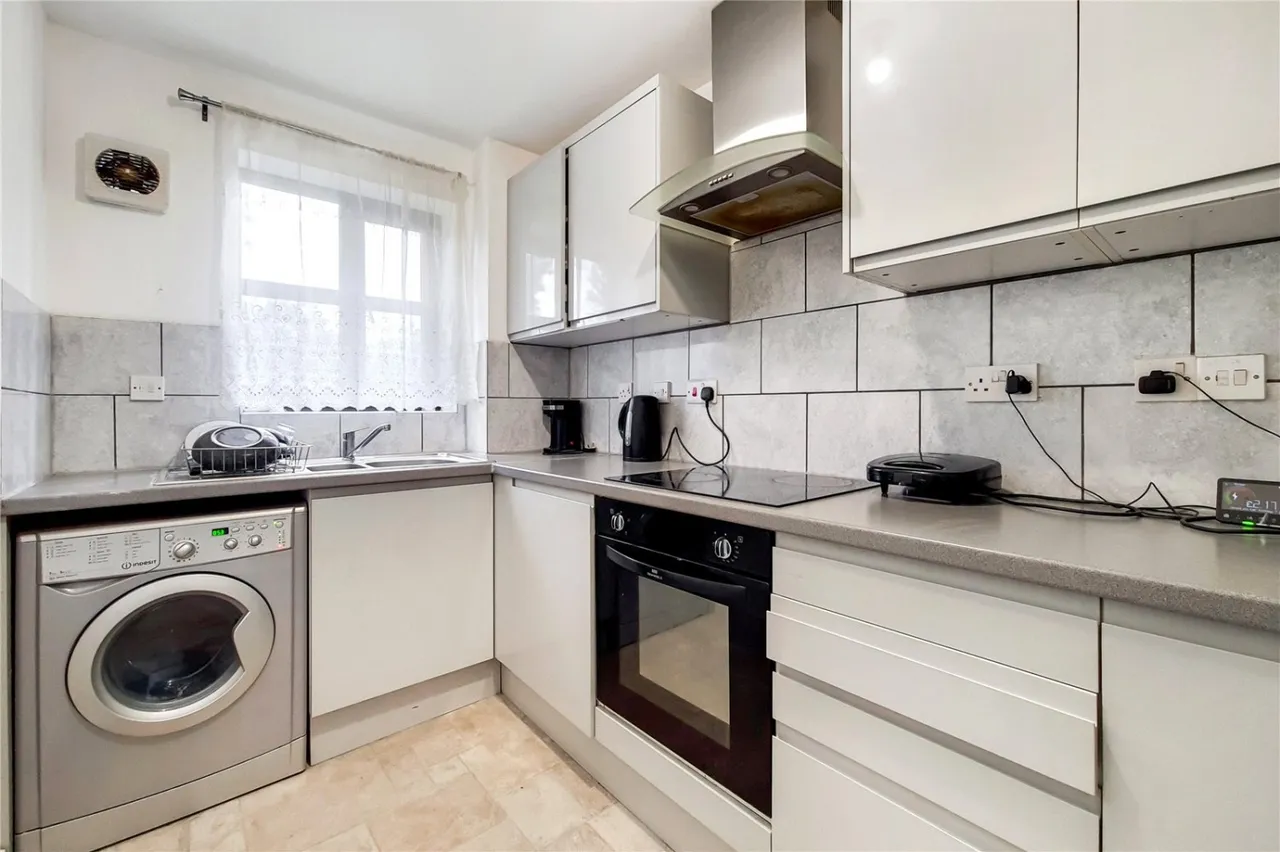 Cherry Blossom Close, Palmers Green, N13, photo 7