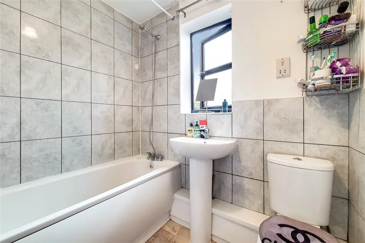 Cherry Blossom Close, Palmers Green, N13, photo 9