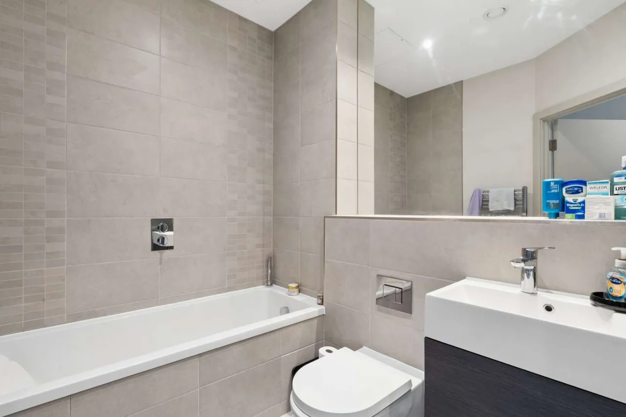 Woodside Road, Amersham, Buckinghamshire, HP6 6FY, photo 12