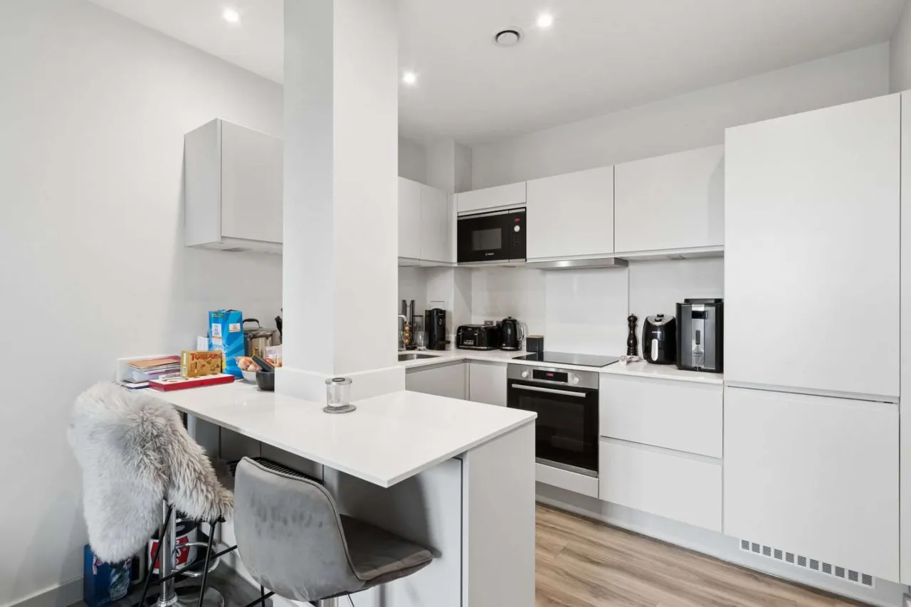 Woodside Road, Amersham, Buckinghamshire, HP6 6FY, photo 4