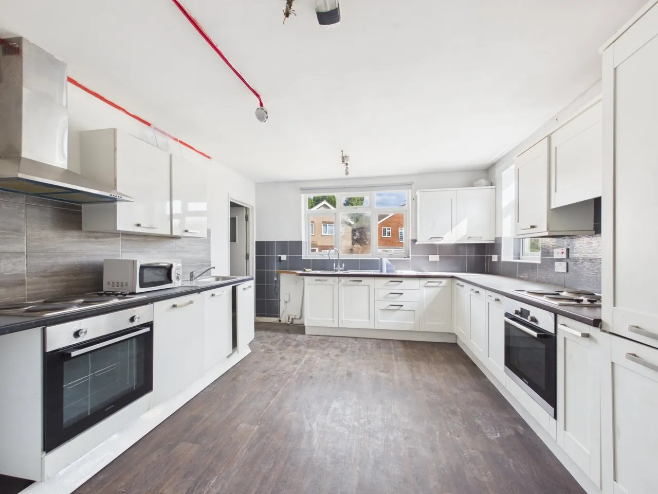 Ashford Crescent, Ashford, TW15, photo 2