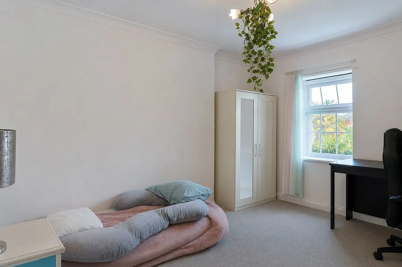 Victoria Road, Bournemouth, photo 6