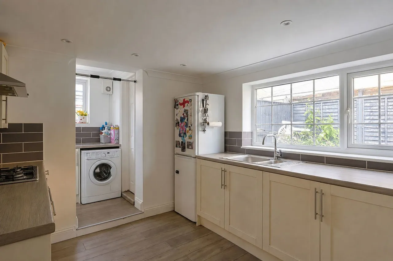 Victoria Road, Bournemouth, photo 11