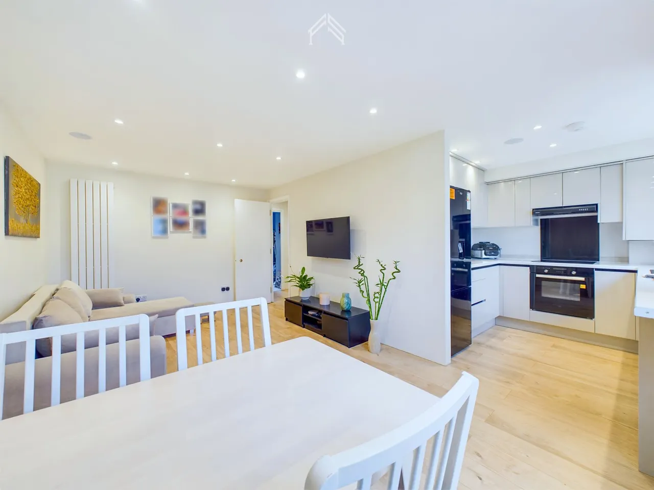 WD18 7EH, Watford, Hertfordshire, England, United Kingdom, photo 2