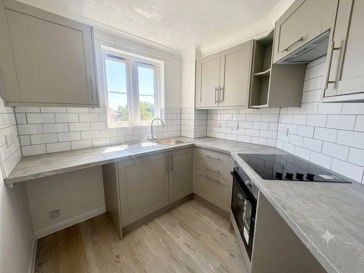 2 bed flat for sale, Stockbridge Road, Chichester, PO19