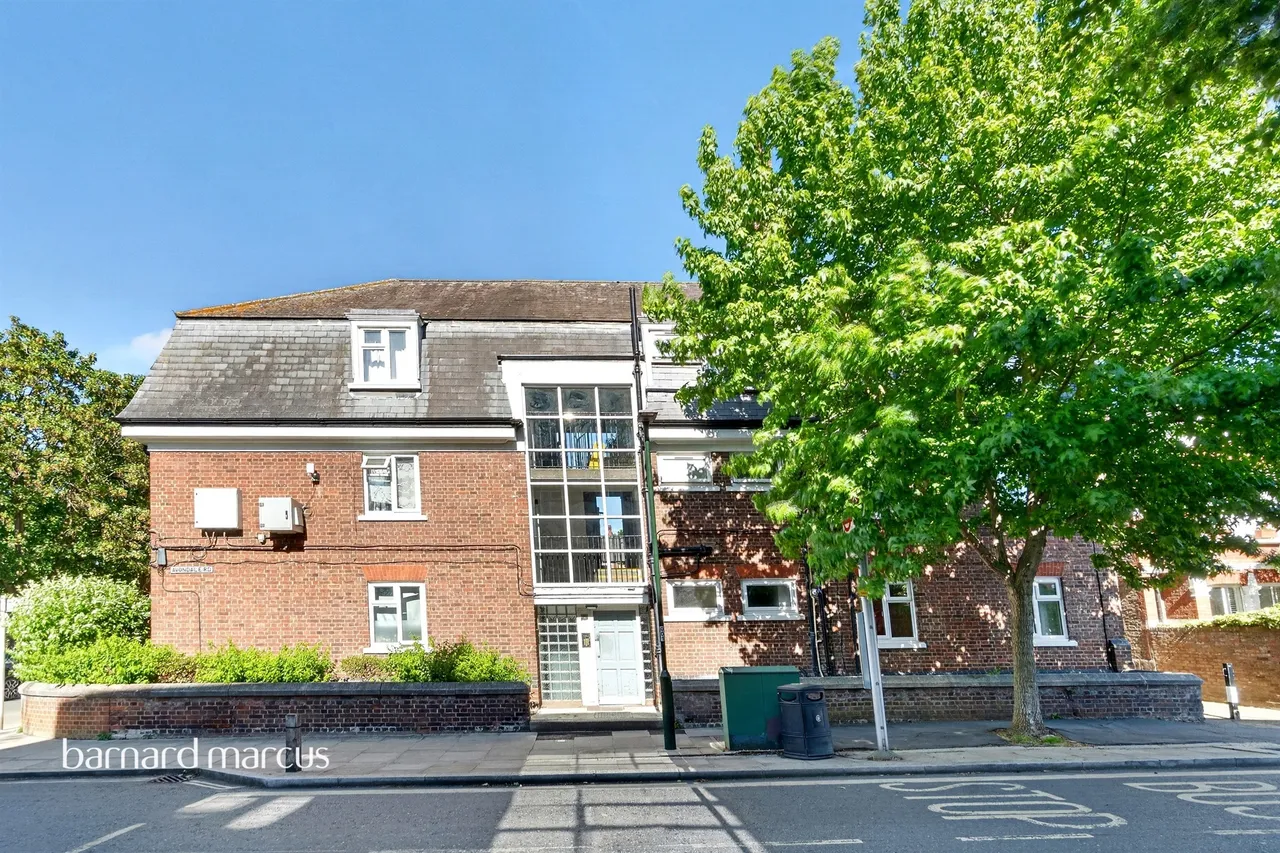 Mortlake High Street, Mortlake, London, photo 7