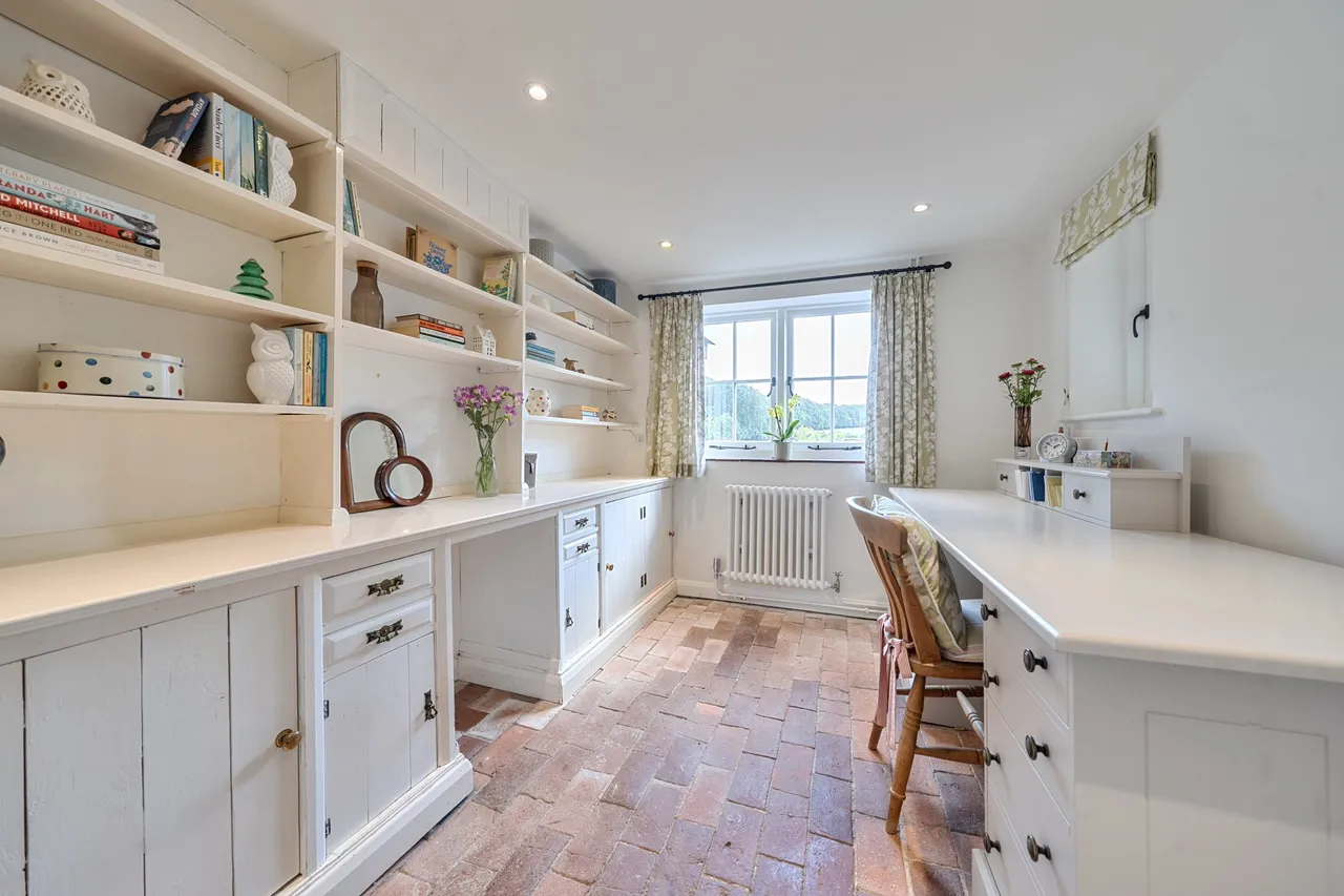 The Old Post Office, Tunworth, Basingstoke, RG25 2NB, photo 8
