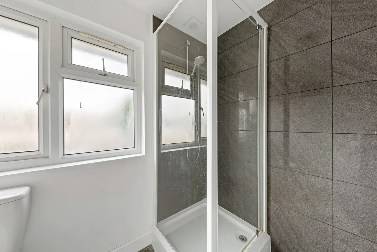 Balmoral Drive Borehamwood WD6, photo 7