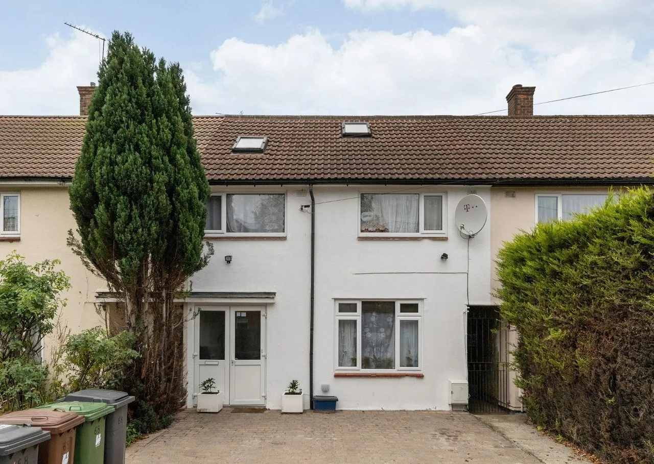 Balmoral Drive Borehamwood WD6, photo 2