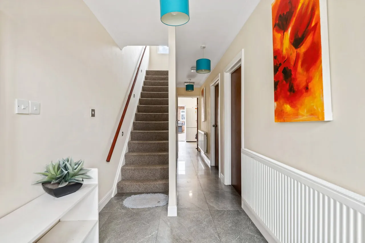 Balmoral Drive Borehamwood WD6, photo 12