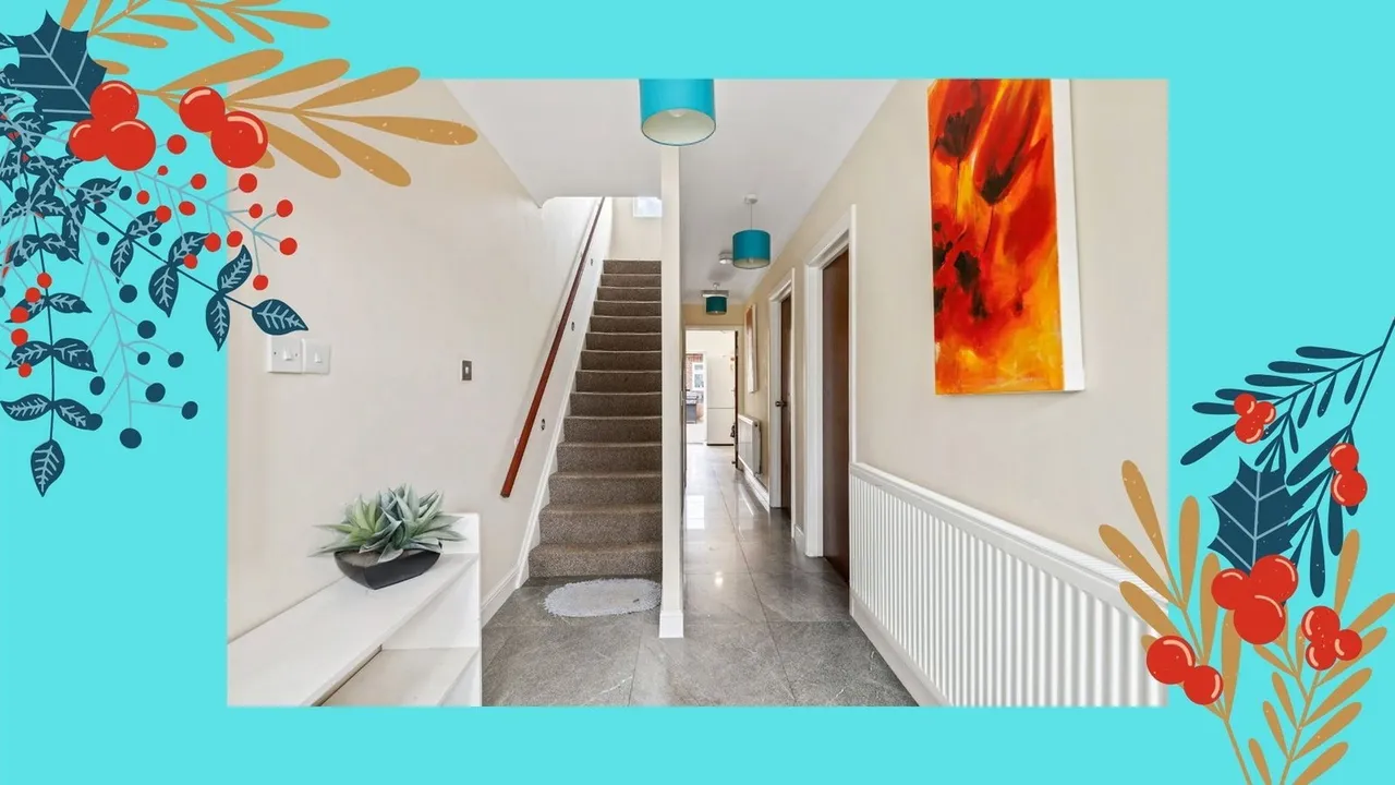 5 bed house for sale — Balmoral Drive Borehamwood WD6
