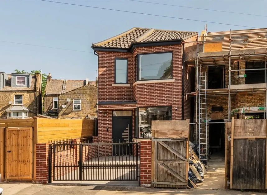 3 bed house for sale — Kings Road, Leytonstone, E11