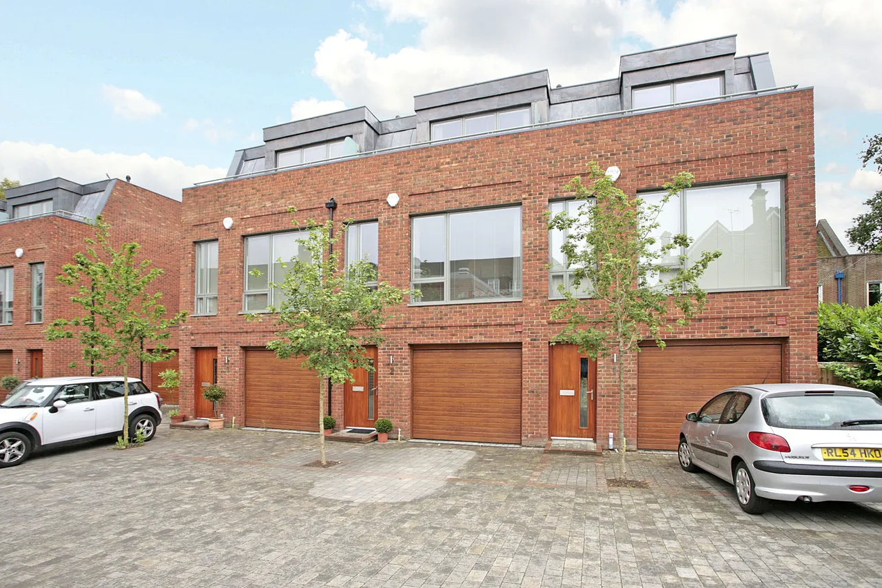 High Street, ESHER, KT10, photo 12