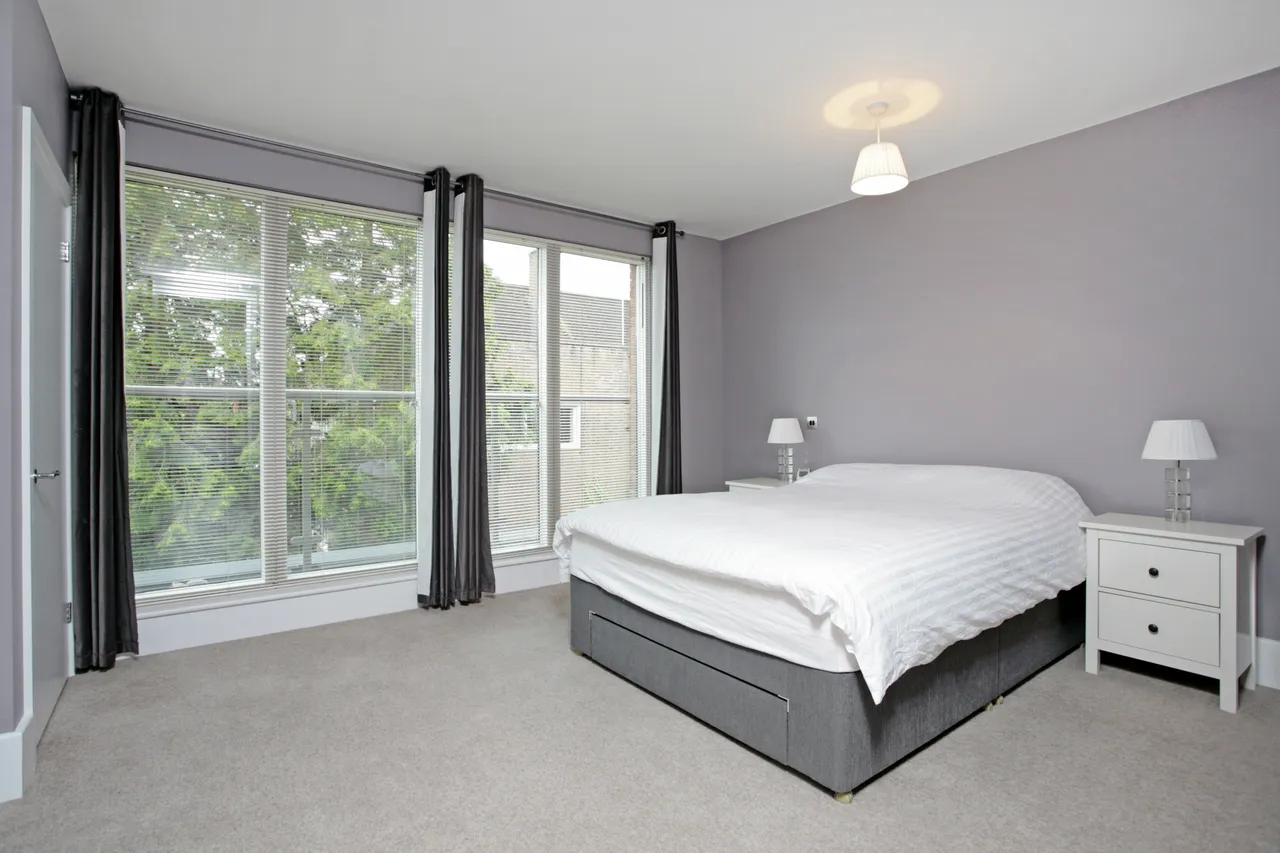 High Street, ESHER, KT10, photo 7