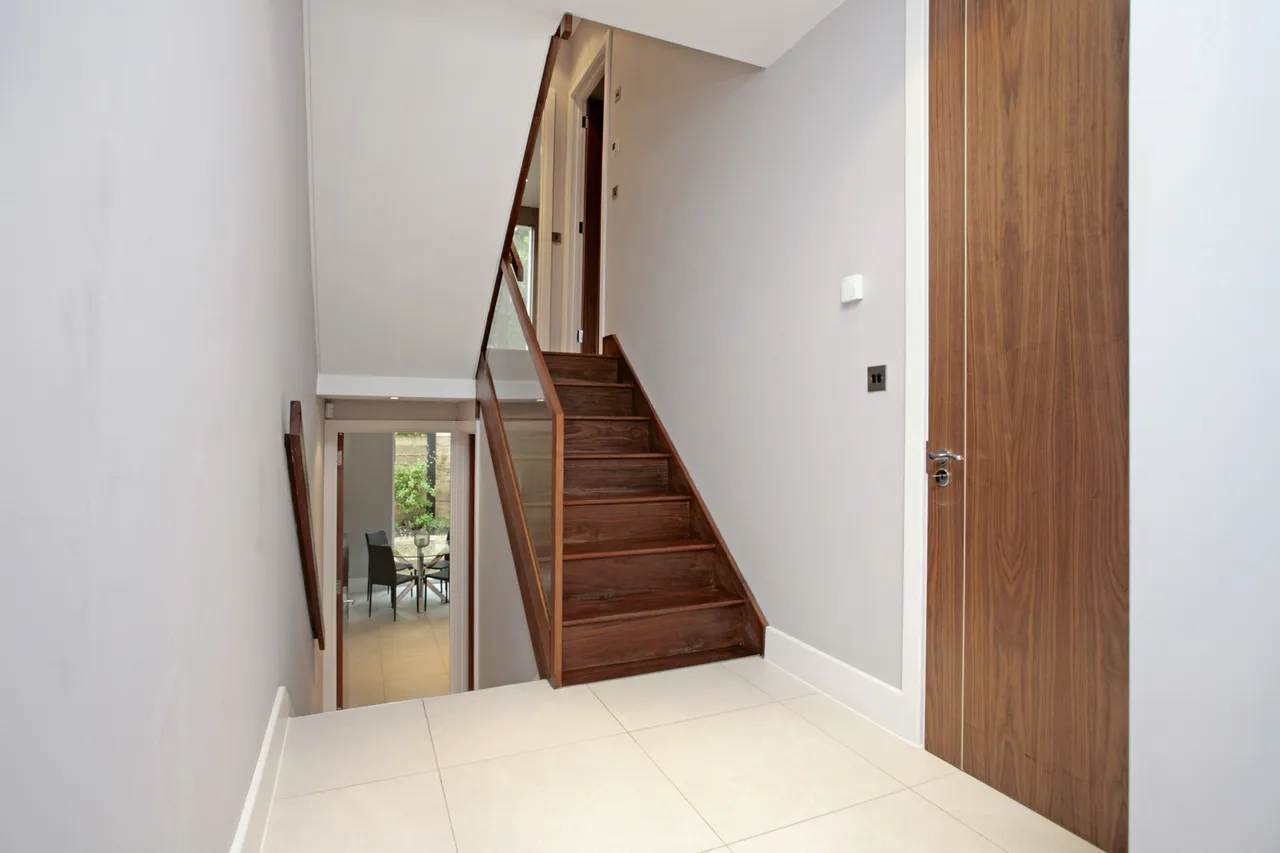 High Street, ESHER, KT10, photo 6