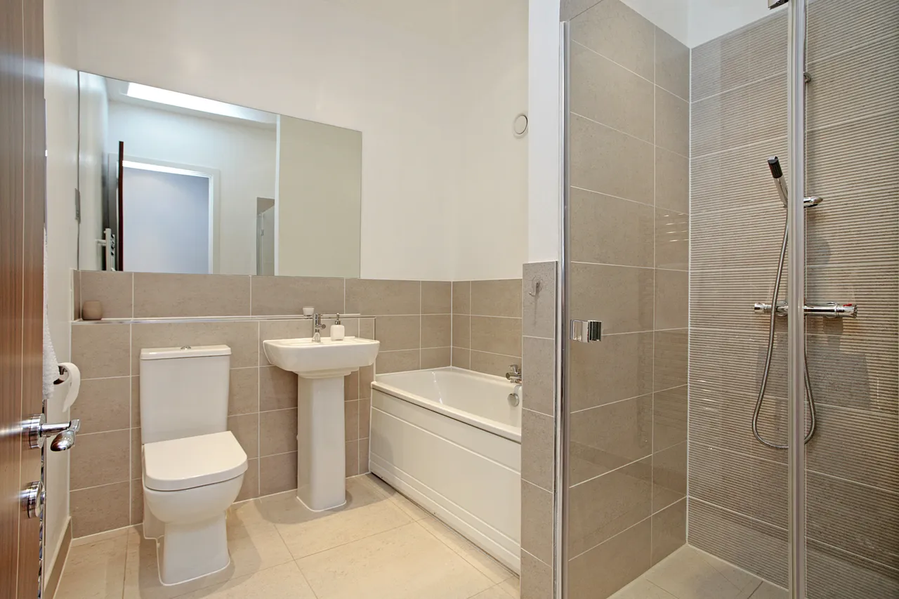 High Street, ESHER, KT10, photo 9