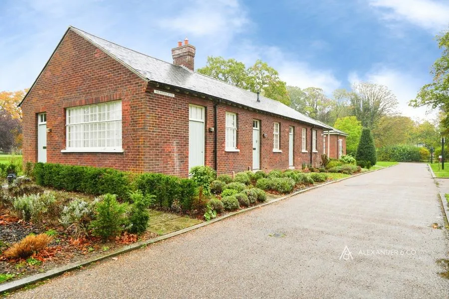 2 bed house to rent, The Parade, Caversfield, OX27