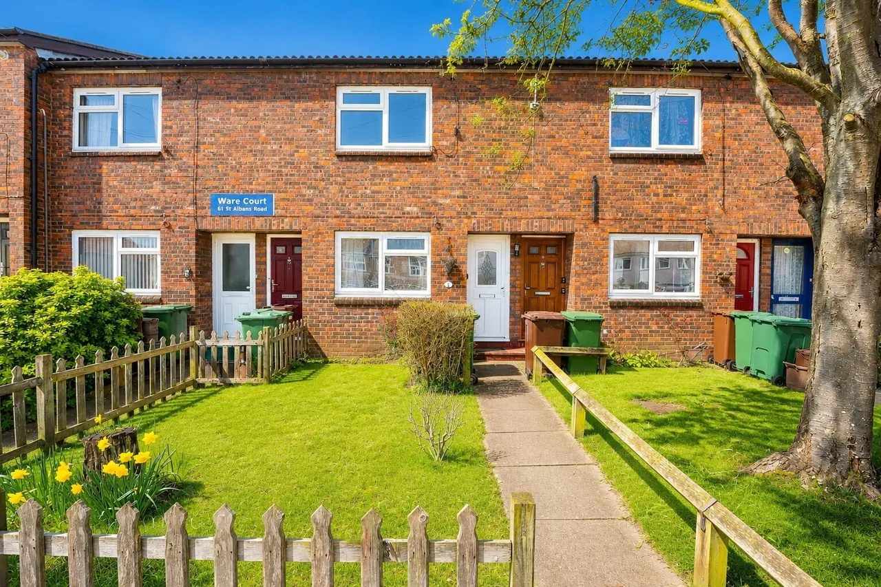 2 bed flat for sale, St. Albans Road, Cheam, SM1
