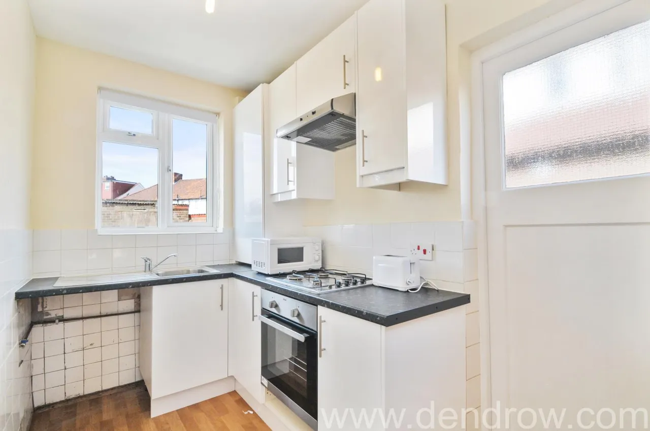 Highfield Road, London, W3 0AH, photo 2