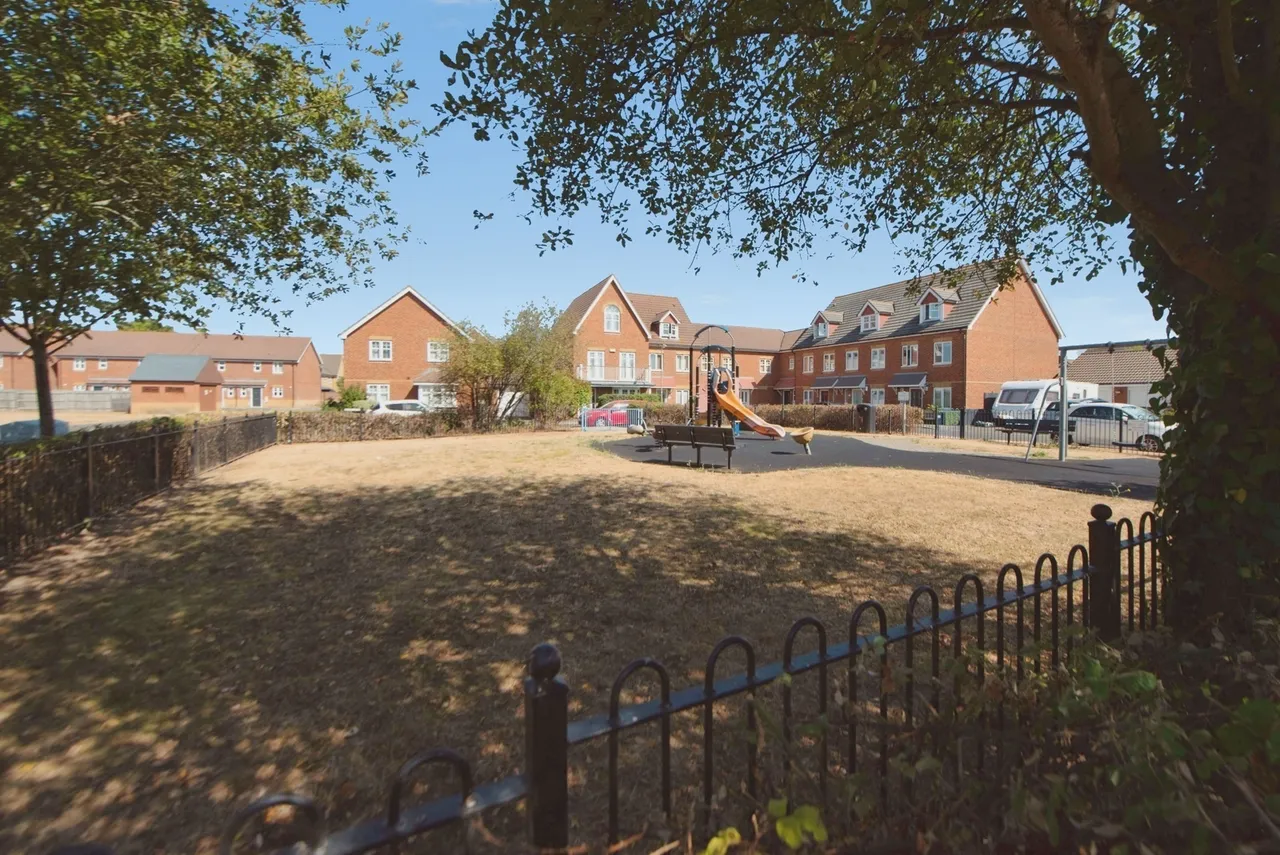 Seafire Road, Lee-On-The-Solent, PO13, photo 15