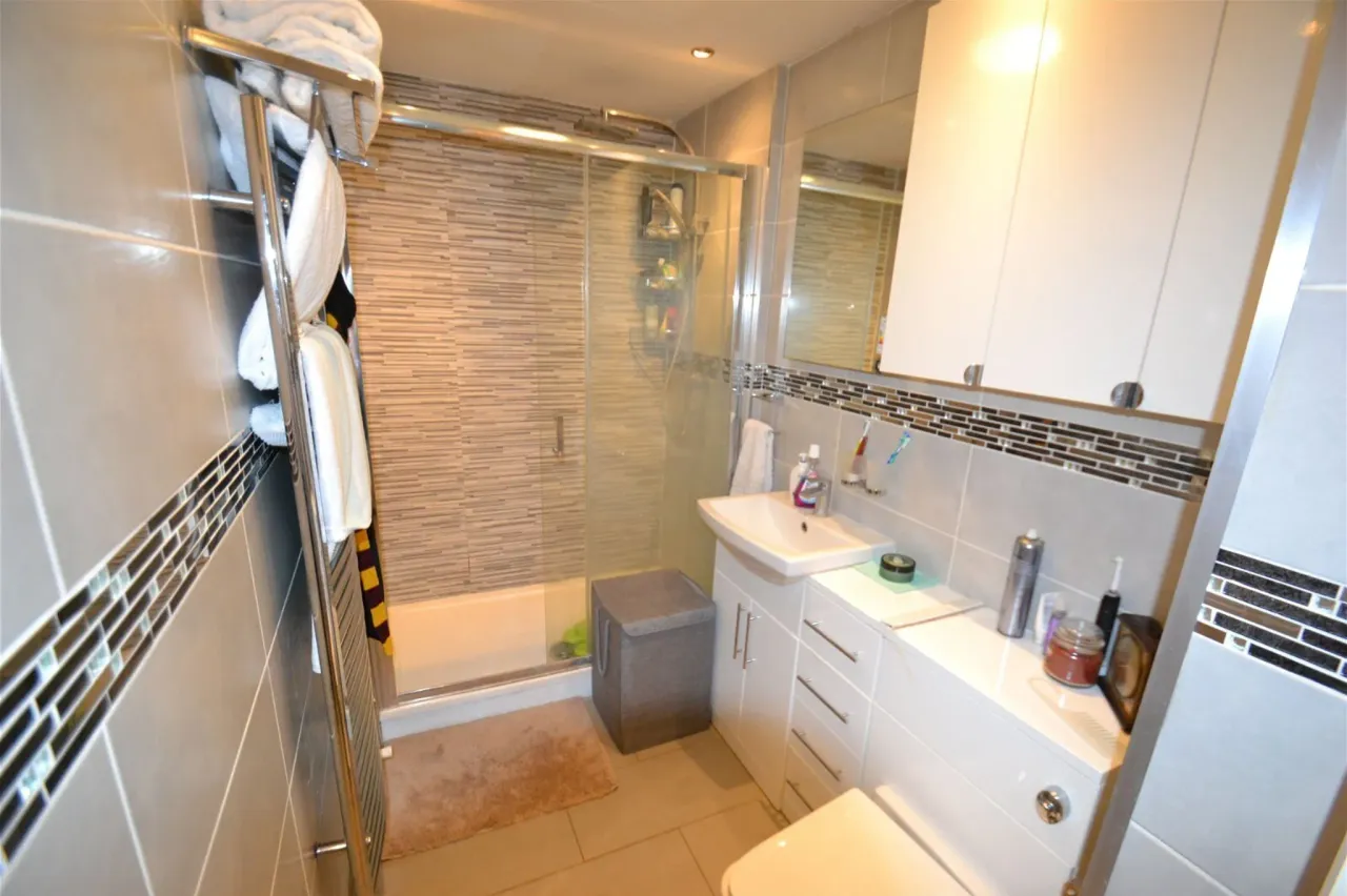 Berkeley Court, Weybridge, KT13 9HX, photo 11