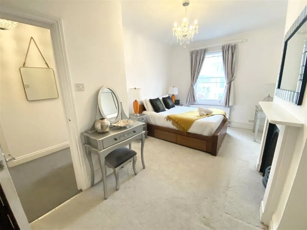 2 bed flat for sale, Victoria Terrace, Hove, BN3