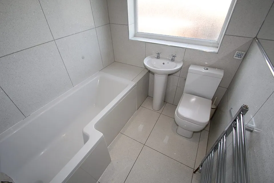 Harington Terrace, Edmonton, N18, photo 2