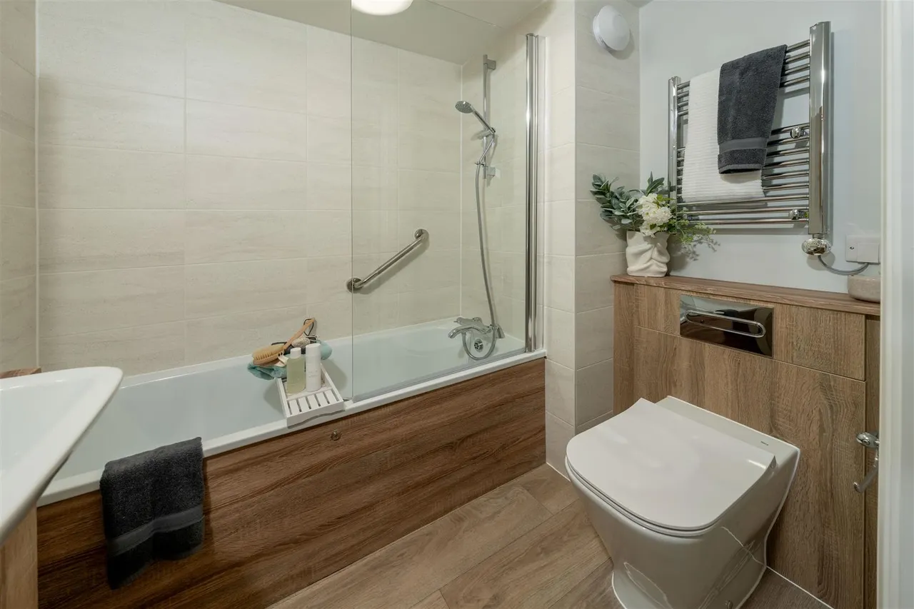 South Acre Drive, Handforth, photo 9