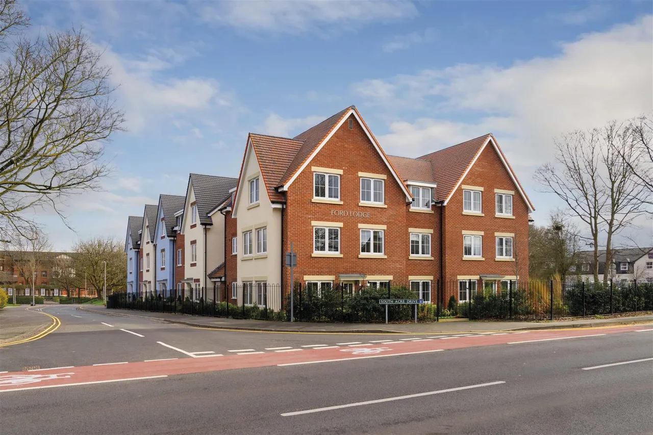 South Acre Drive, Handforth, photo 13