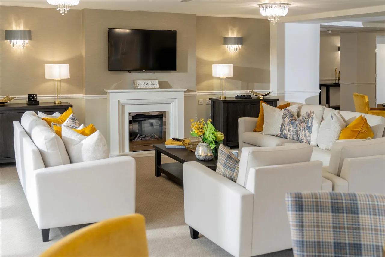 South Acre Drive, Handforth, photo 12