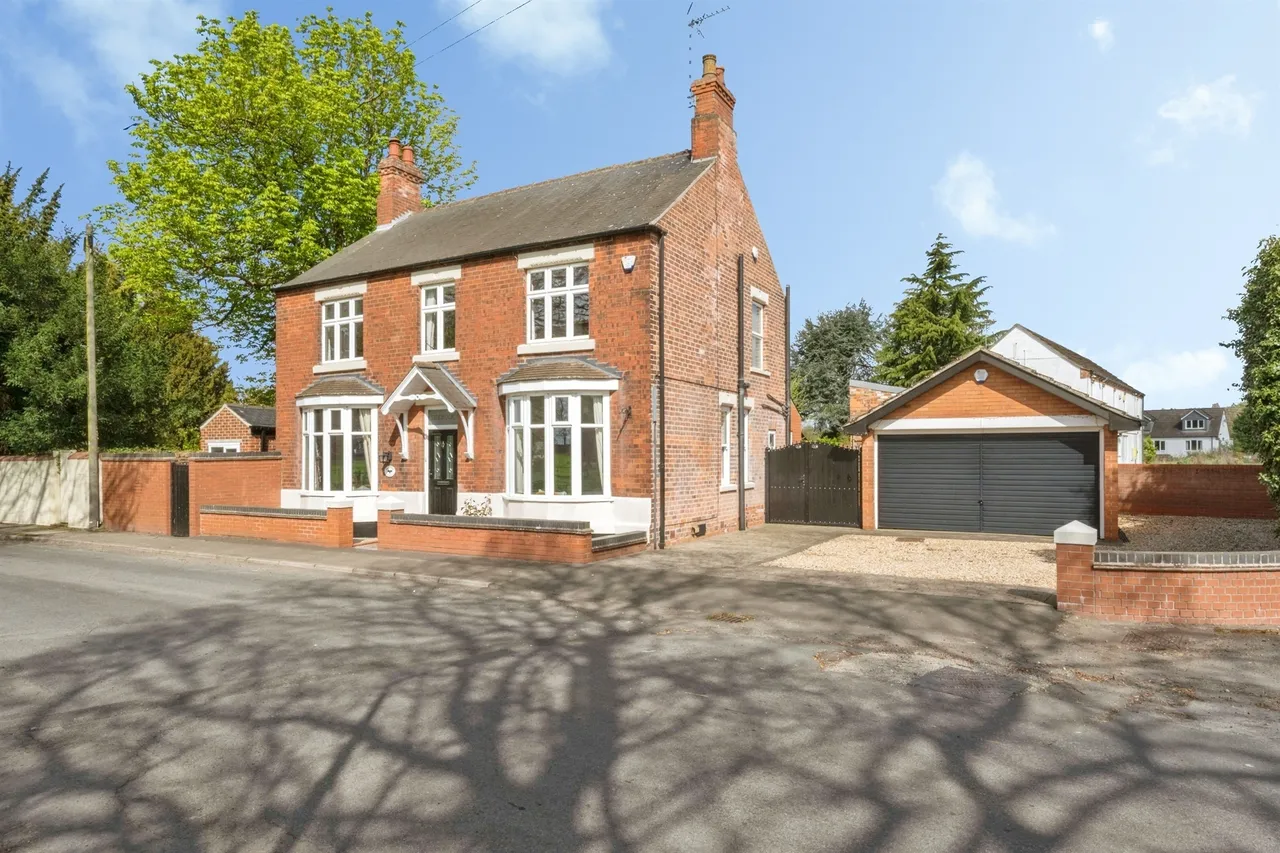 4 bed house for sale — Main Street, Graizelound, Doncaster