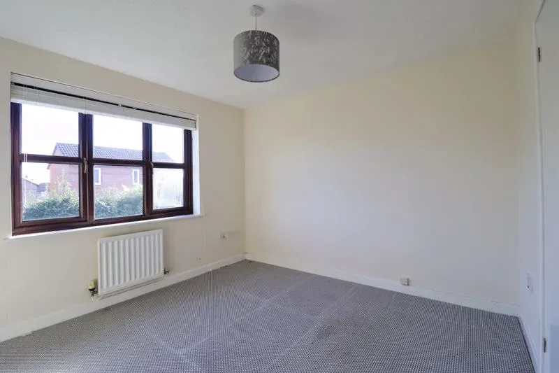 Epsom Grove, Bletchley, Milton Keynes, Buckinghamshire, MK3 5NR, photo 4