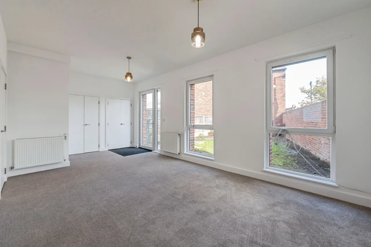 Mulberry Way, Tilbury, Essex, RM18, photo 9