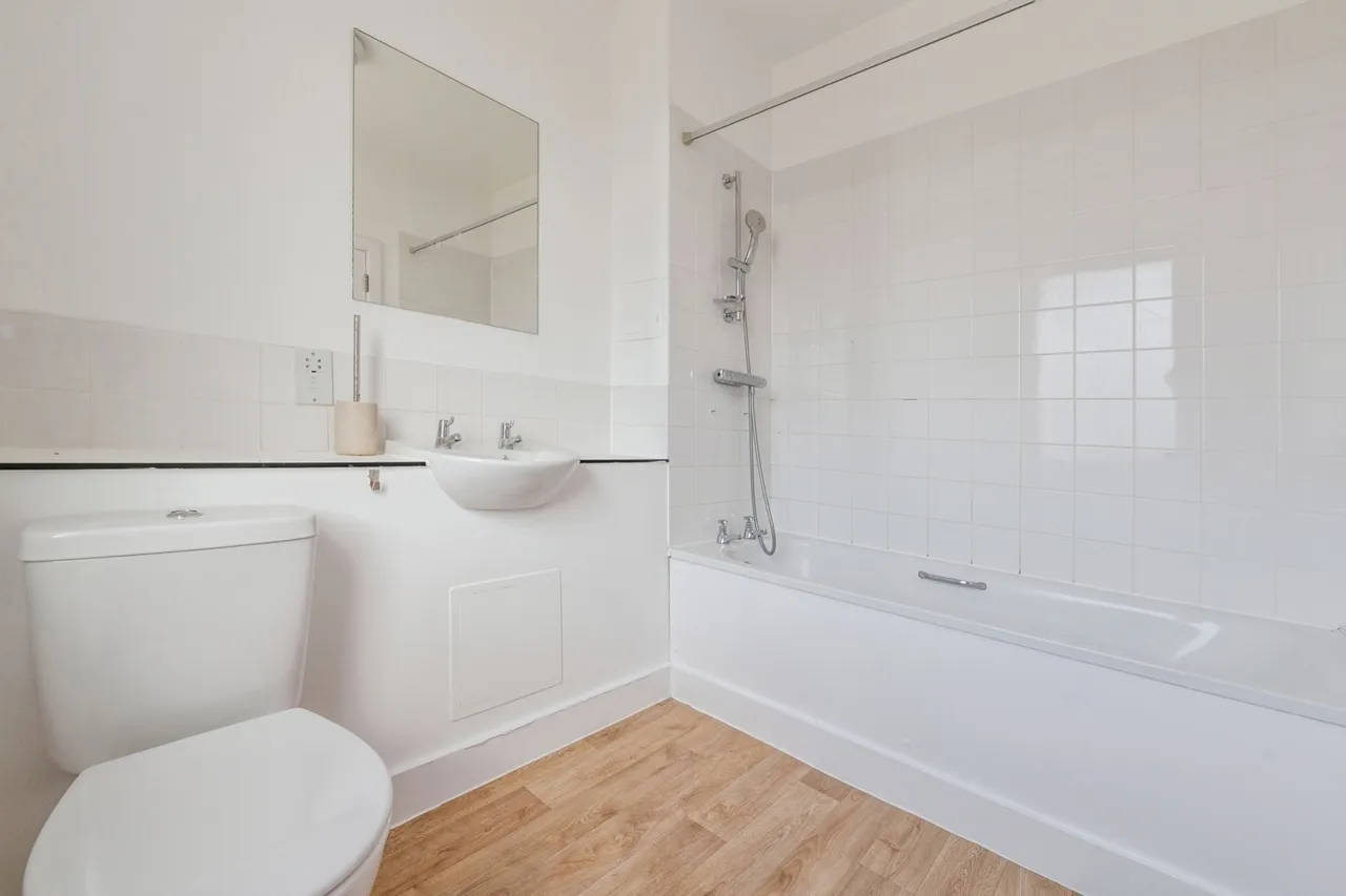 Mulberry Way, Tilbury, Essex, RM18, photo 12
