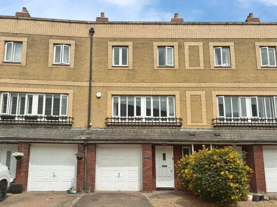 4 bed house for sale, Adventurers Quay, Cardiff Bay, CF10