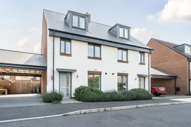 3 bed house for sale, Axtell Way, Weston Turville, HP22