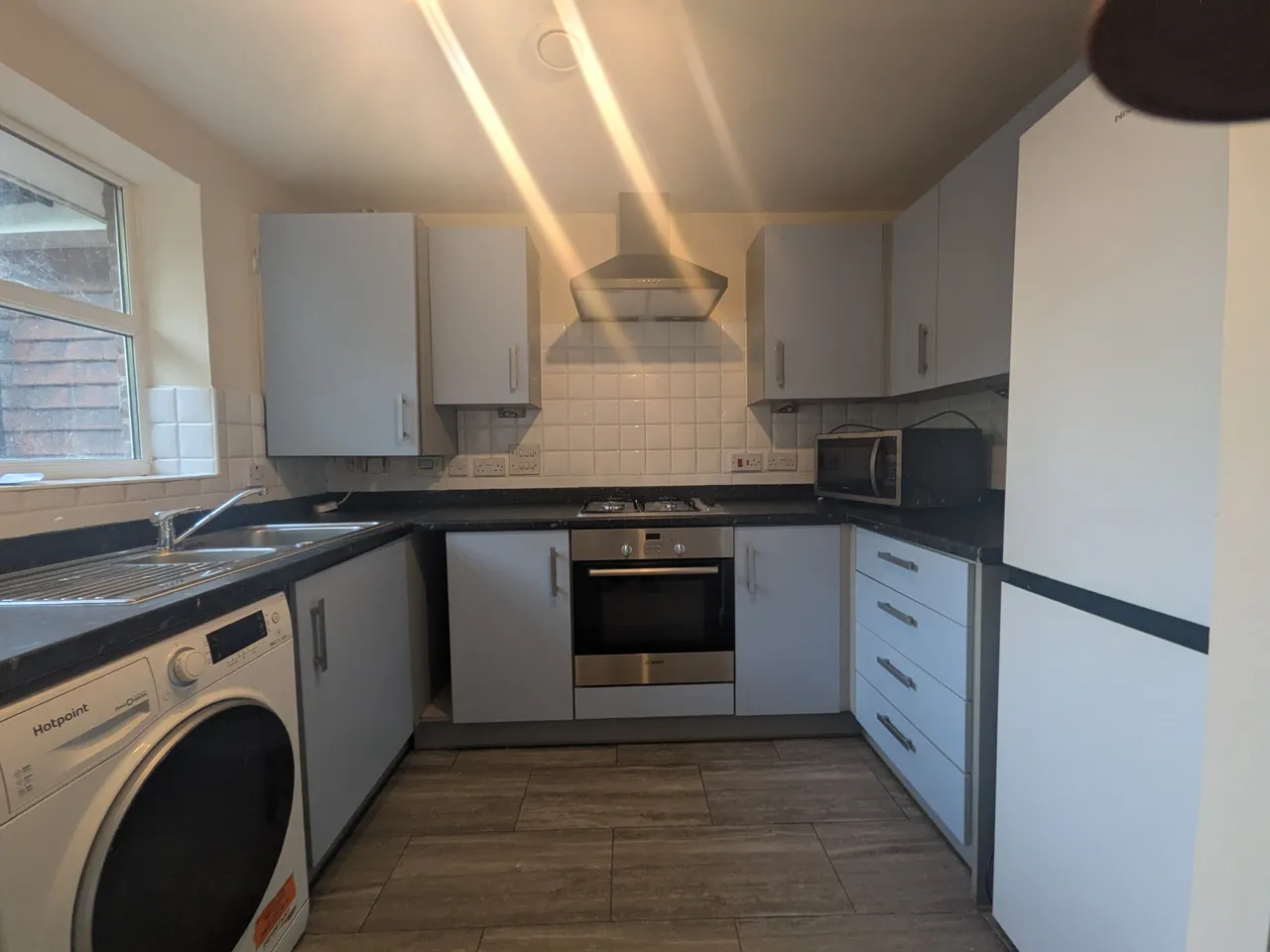 Garlands road, RH1, photo 3