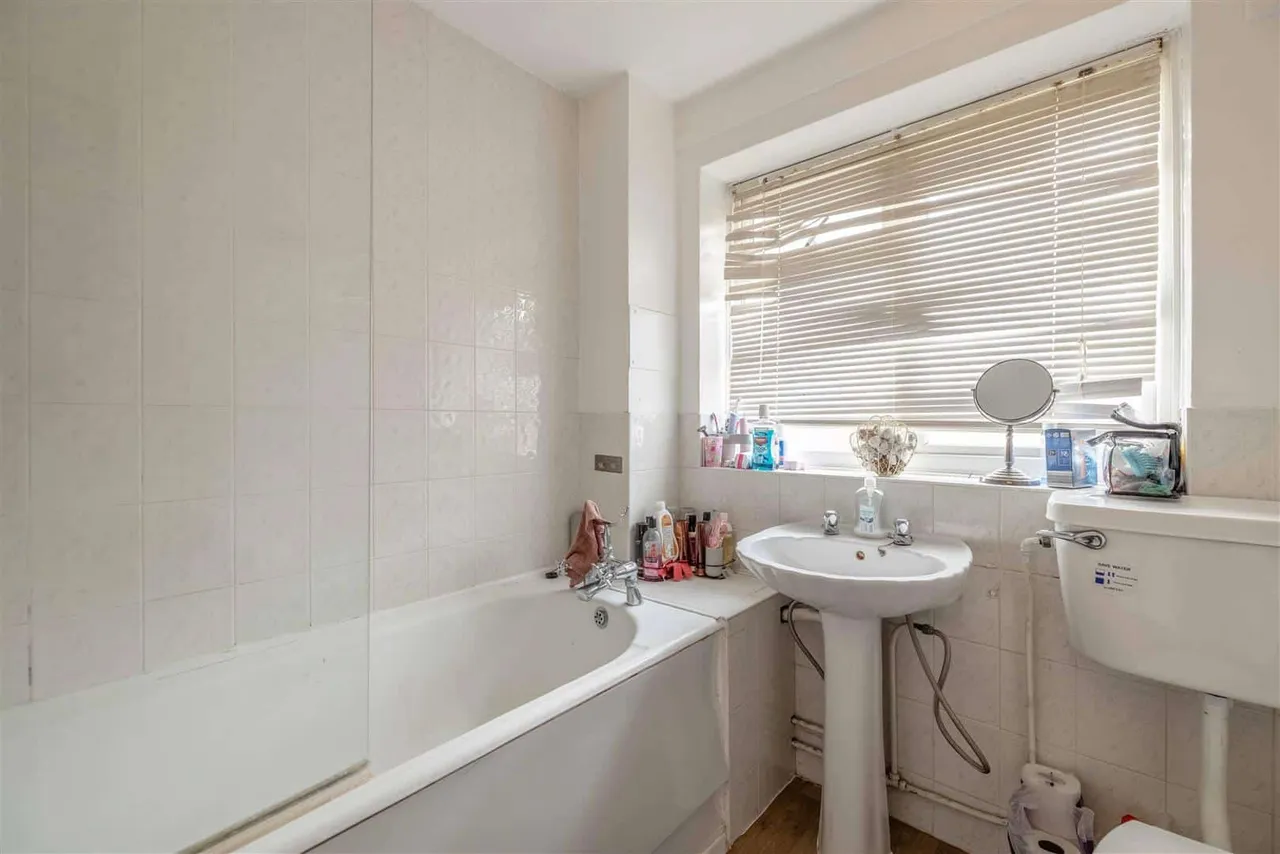 Montpellier Court, St. Leonards Road, Windsor, Berkshire, SL4 3DQ, photo 10