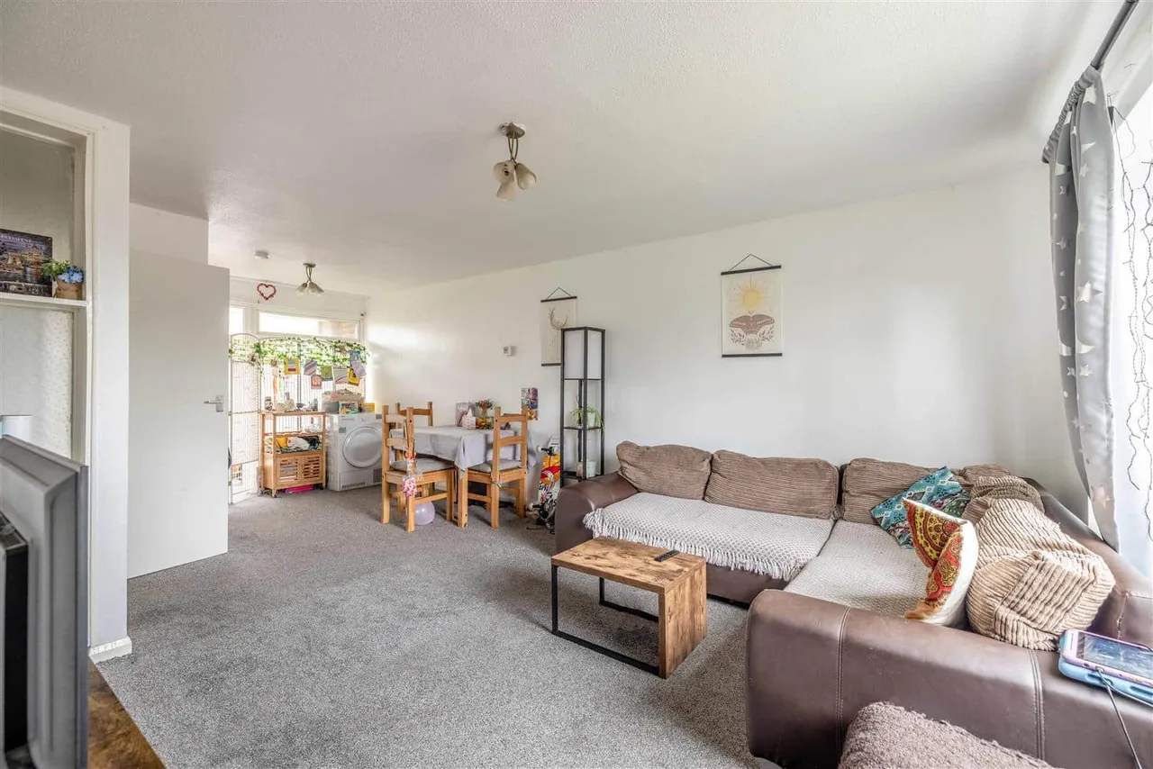 Montpellier Court, St. Leonards Road, Windsor, Berkshire, SL4 3DQ, photo 3