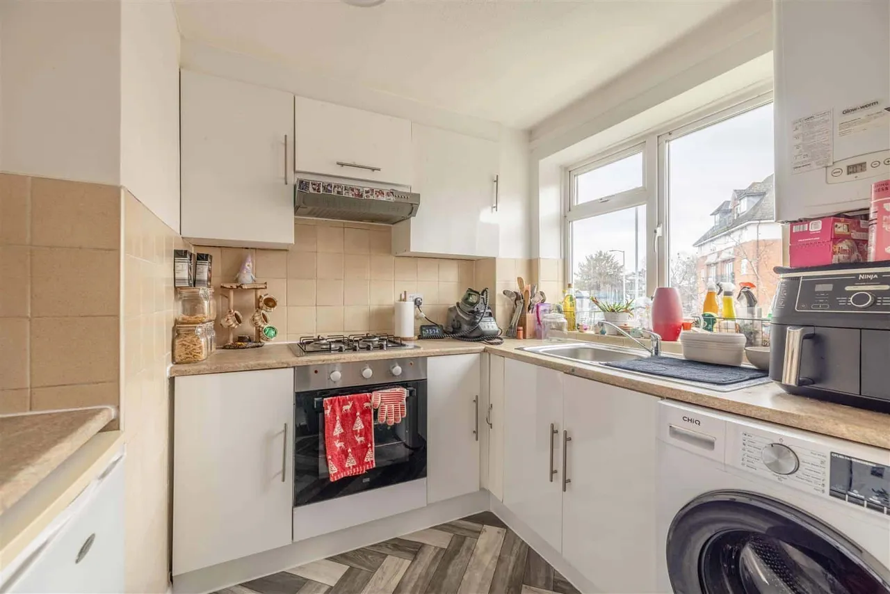 Montpellier Court, St. Leonards Road, Windsor, Berkshire, SL4 3DQ, photo 5